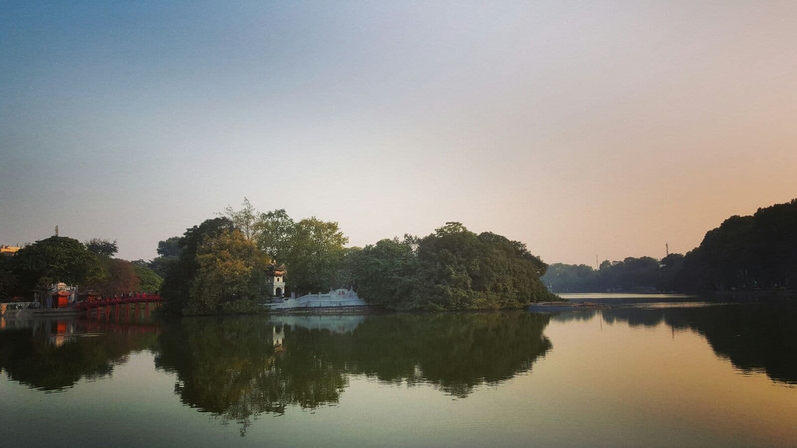 Lake reflections in central Hanoi at dusk
